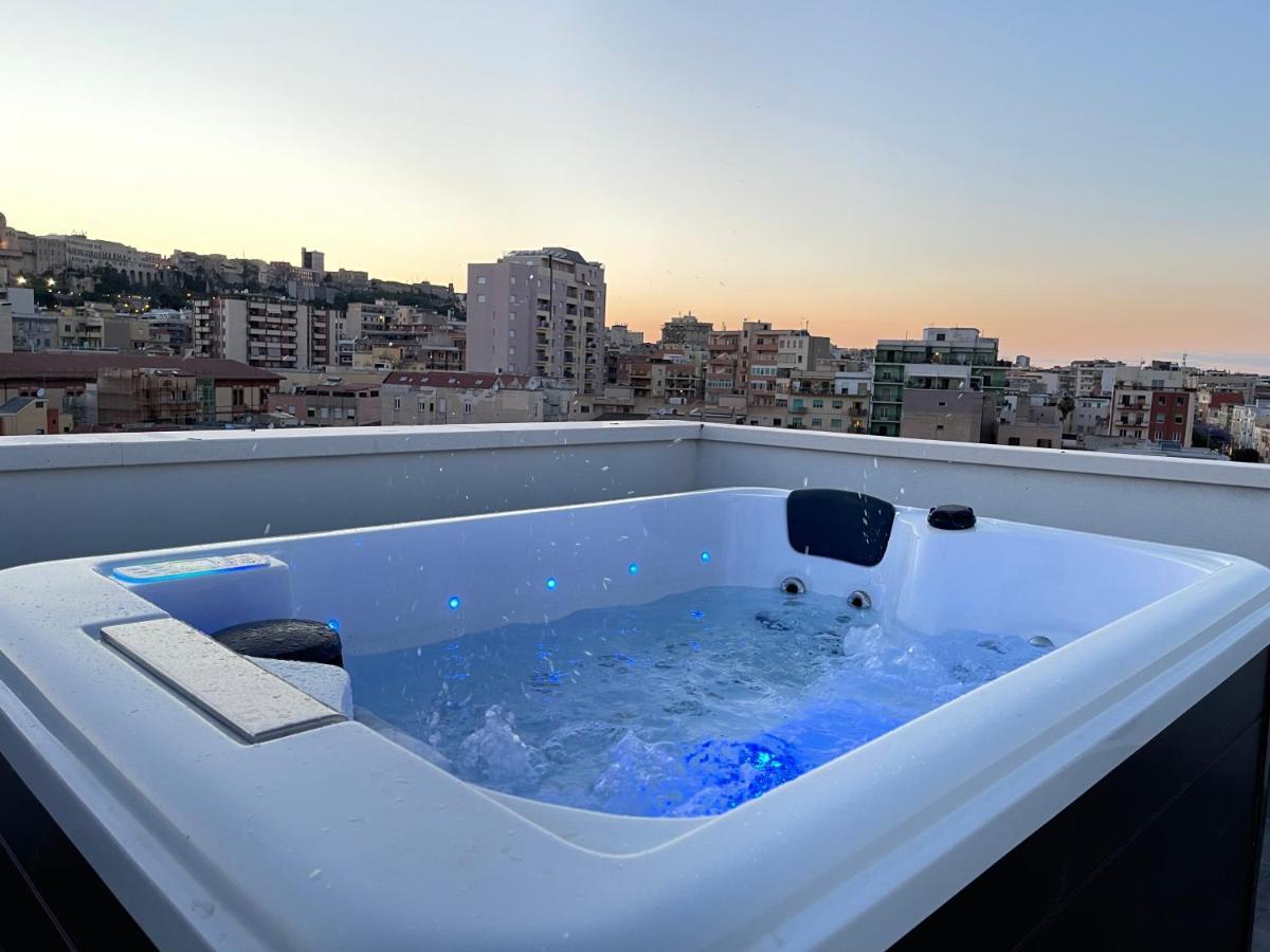 18 Dante Luxury Suites Cagliari Exteriör bild
